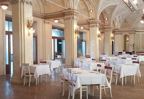 Fra stuen til selskabslokalet: Sådan løfter du din fest med et lejet lokale